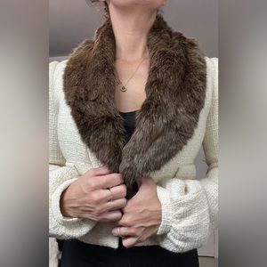 Winter elegant coat, very nice cut this colar is amazinggg,collar is 100% fur.
